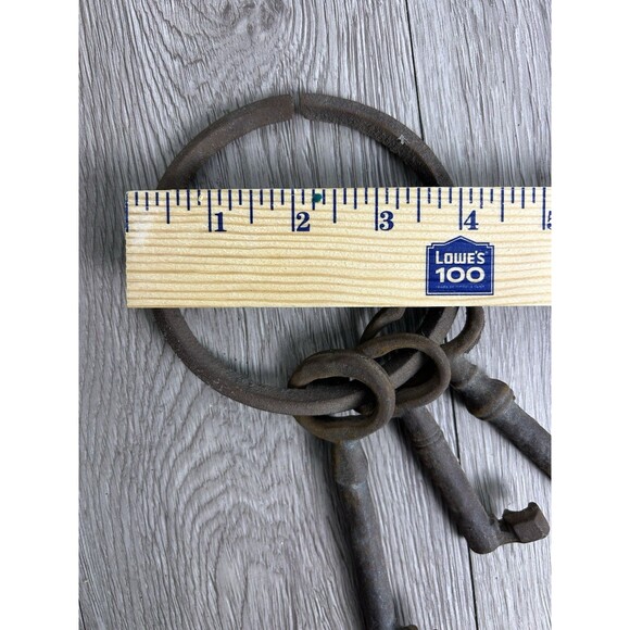 Vintage Cast Iron Skeleton Keys (3) On Key Ring For Prop or Display - Picture 6 of 8